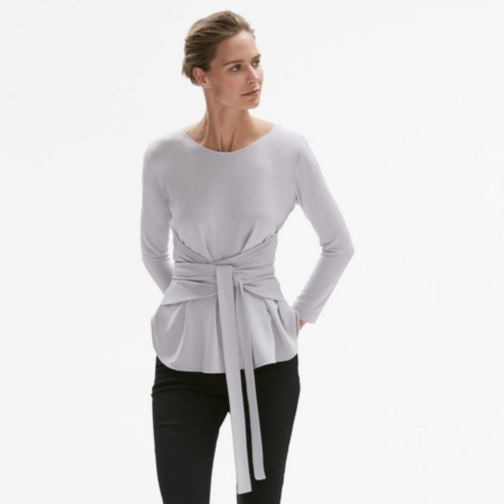 MM Lafleur The Walker Top in Hail (pale grey)